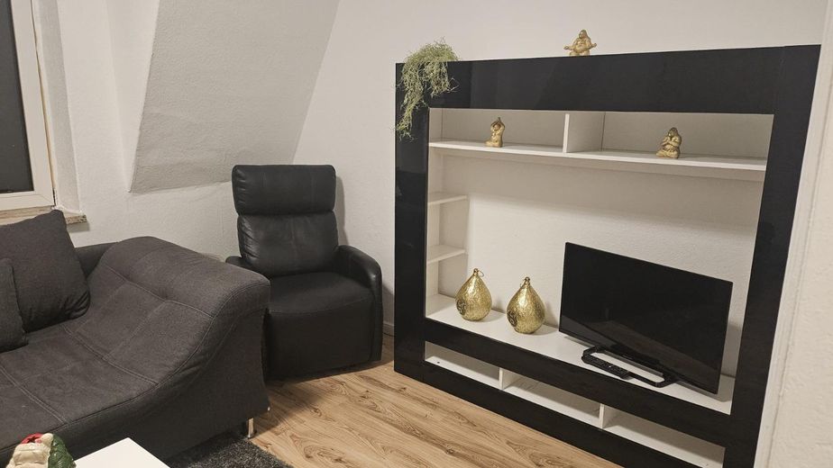 Helle 3-Zimmer-Wohnung mit Einbauküche in Bremerhaven – Wohnzimmer – zweite Ansicht