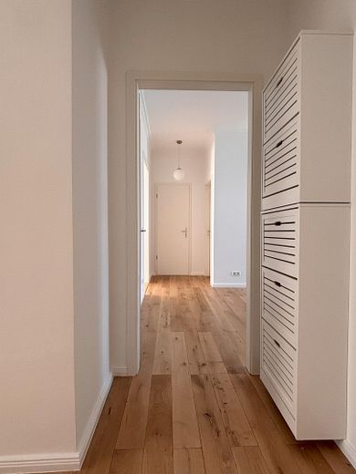 Helle modernisierte 3-Zimmer-Altbauwohnung im Weitlingkiez - Provisionsfrei - – Flur