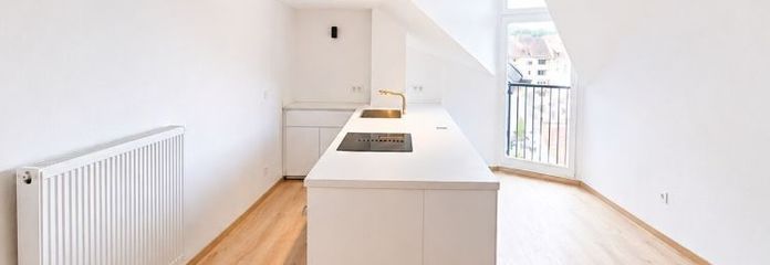 Neu renoviertes Dachgeschoss 3ZKB mit neuer Einbauküche in SB - CITY