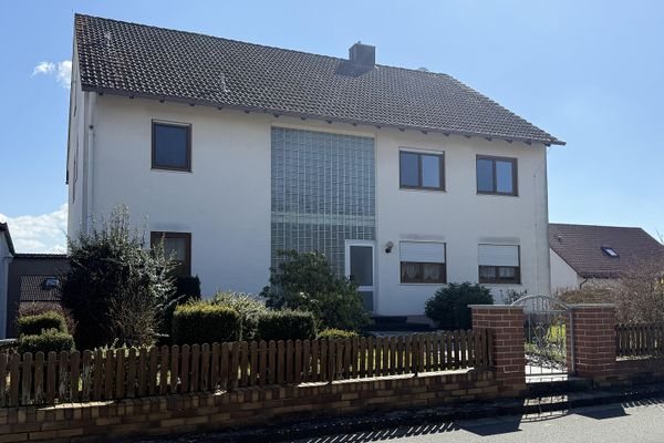 Großzügiges 2-/3- Familienhaus in ruhiger Lage mit flexiblen Nutzungsmöglichkeiten