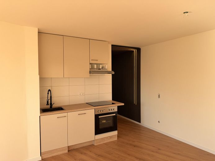 renovierte 2 Raum Wohnung mit Klima, EBK und TG Stellplatz – Einbauküche