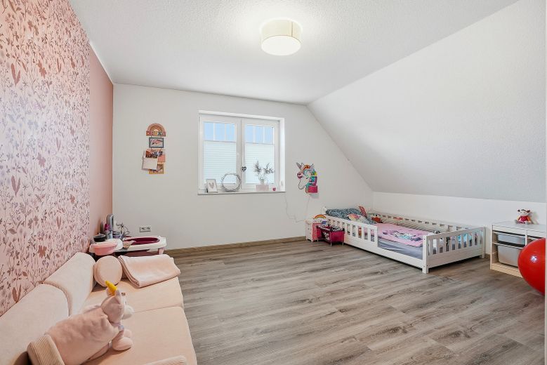 ESCLUSIVA CASA A TRE FRONTONI CON STRAORDINARIO GIARDINO – Foto 15
