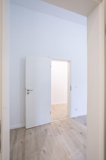 Provisionsfrei: Renoviert & bezugsfrei – 2,5-Zimmer-Wohnung zum Einziehen oder Vermieten! – Schlafzimmer - 3 (vom Bad aus)