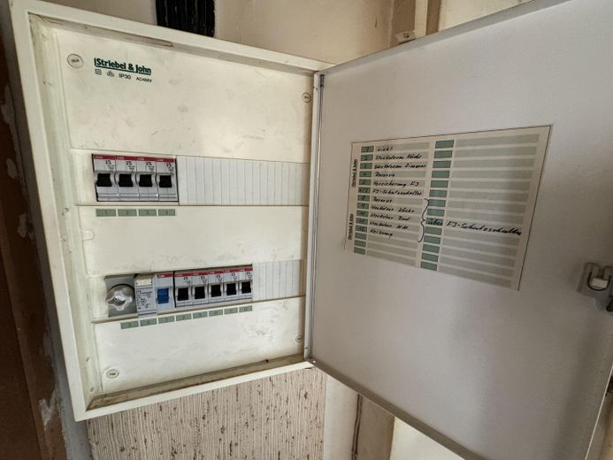 Elektrik: teilweise erneuert