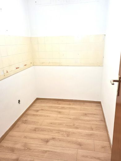 Günstige Miete, großzügige Räume gewerblich nutzbar in Solln, Aidenbachstrasse – Einbaumöglichkeit einer Küche