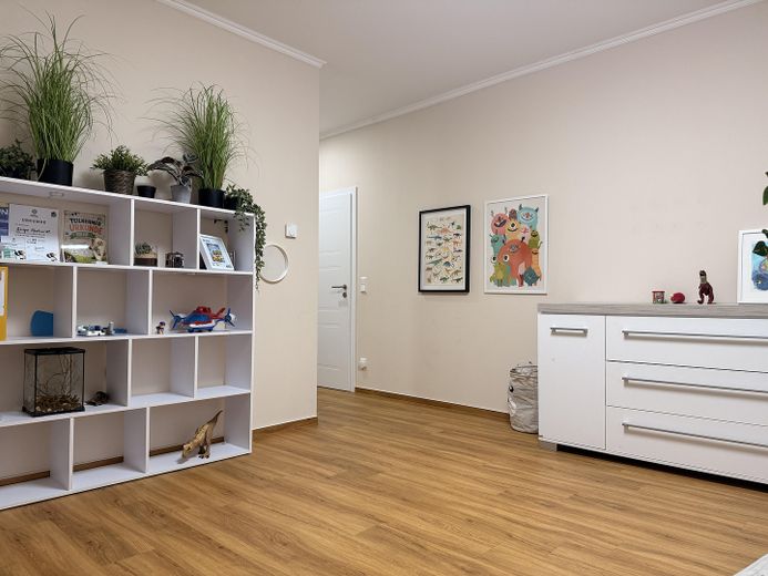Modernes freistehendes Einfamilienhaus mit viel Platz & großem Garten | Baujahr 2021 – Kinderzi. 1 Bild 3/3