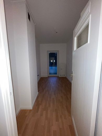 Erstbezug nach Kernsanierung – Traumhafte 3-Zimmer-Wohnung mit großem Balkon, Garten und Top-Anbindung – Foto 4