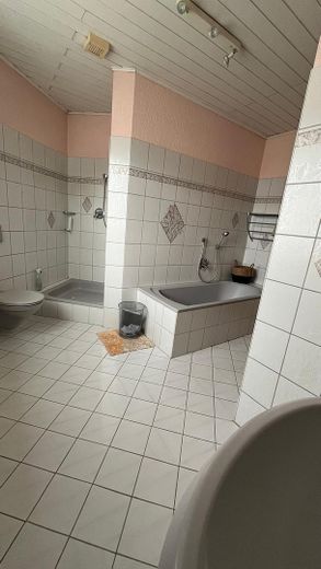 9 - Bad unten