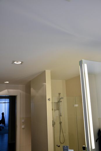 Urbanes Wohnglück in der KTV – Stilvolle 4 Zimmer mit Premium-Ausstattung, mit eigener Wallbox – Hauptbad