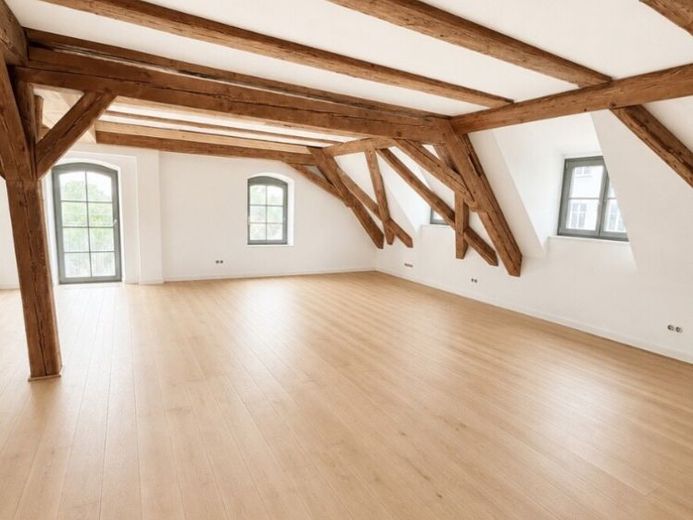 3-Zimmer-Dachgeschosswohnung auf 2 Etagen mit Loggia und Küche – Foto 1