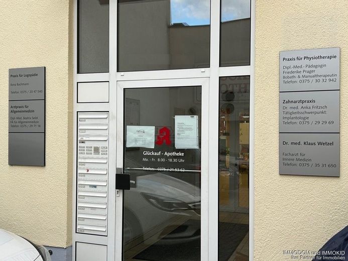 3-Zimmer-Wohnung mit Personenaufzug in Zwickau zu vermieten! – Eingang