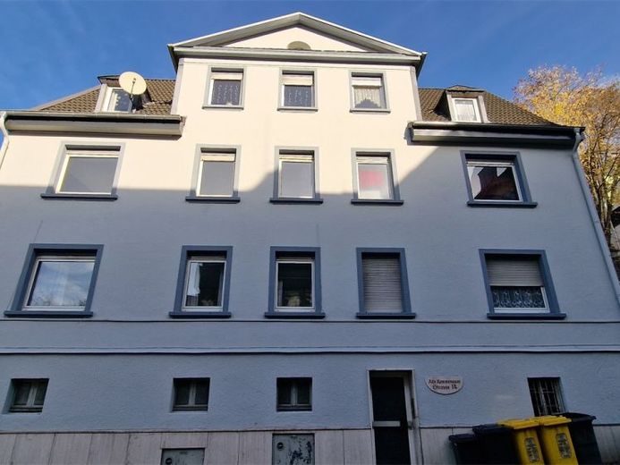 Modernisiertes 5-Parteien Mehrfamilienhaus mit 2 Garagen zur Kapitalanlage! – Foto 1