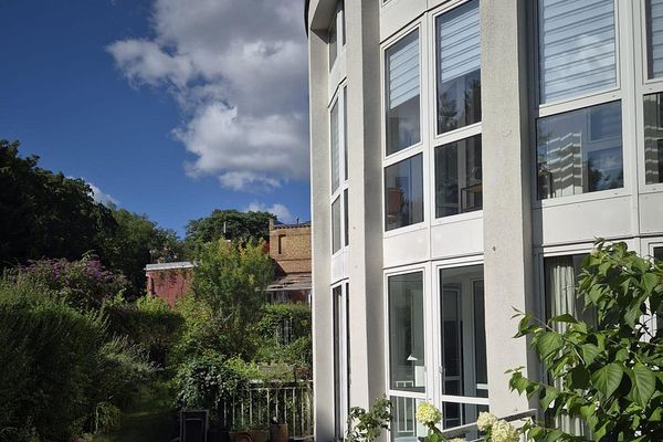 Stilvolles Wohnen auf zwei Ebenen – Helle Maisonette-Wohnung in Berlin-Wannsee