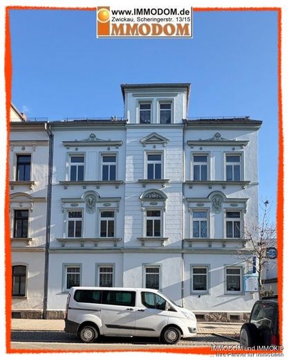 2-Zimmer-Wohnung, NEU RENOVIERT, zu vermieten!
Garage bzw. PKW-Stellplatz im Hof möglich – Hausansicht/ Vorderseite