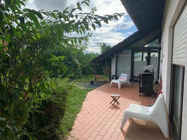 RENDITE - Traumhaus in herrlicher Wohngegend - Airbasenah - WOHLFÜHLHAUS - Alterslose Wohnidee! – 12 Terrasse mit Grill