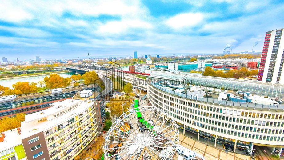 ATIK: Repräsentative Büroflächen im obersten Stockwerk mit exzellenter Aussicht – Drohnenaufnahme
