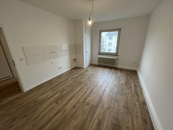 renovierte 3-Zimmer-Wohnung mit Balkon und bester Verkehrsanbindung – Musterfoto Küche
