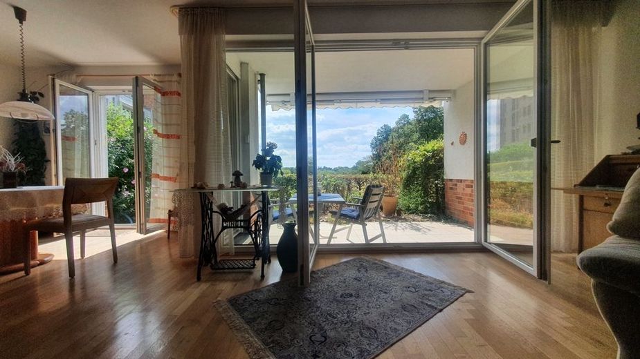 und Blick auf die Terrasse