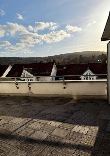 3 Zimmerwohnung mit 3 Tiefgaragenplätzen und 4 Balkonen – Dachterrasse