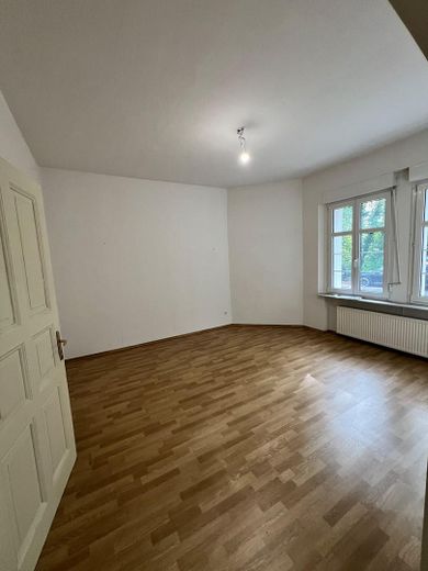 निजी विक्रेता से: Ratingen के केंद्र में 3-परिवारों का घर – EG Wohnzimmer