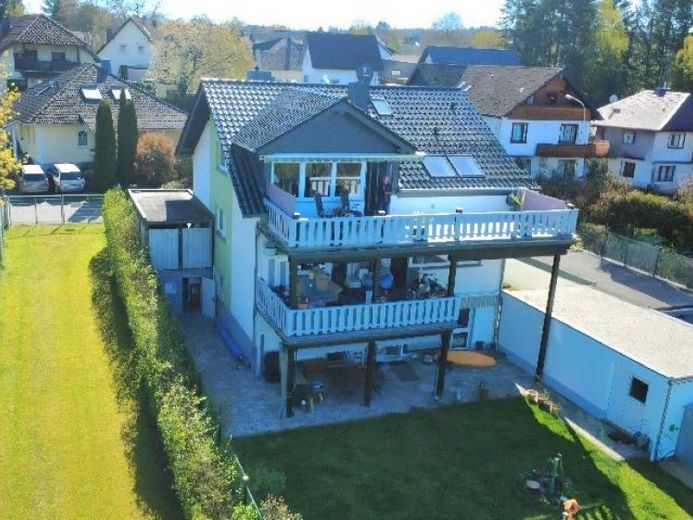 Modernisierte Eigentumswohnung EG 4 Zimmer+ große Terrasse mit Fernblick Gäste-WC Carport Stellplatz – Foto 1