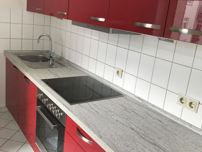 Devren kiracı aranıyor, güzel uygun fiyatlı 3 odalı daire, yaklaşık 73m2, EBK ile. MD.-Stadtfeld -Ost'ta kiralıktır. – Foto 1