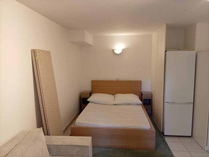 Frisch saniertes, möbliertes Appartement inkl. TG Stellplatz – Schlafen