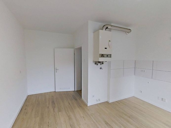 Modern gün ışığı alan banyosu ve büyük mutfağı bulunan konforlu 2 odalı daire – Ansicht III: Küche