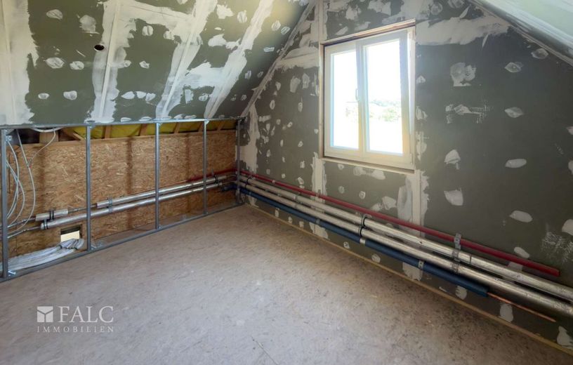 Exklusive Dachgeschosswohnung im historischen Fachwerkhaus mit Fernblick bis Schloss Homburg – Badezimmer
