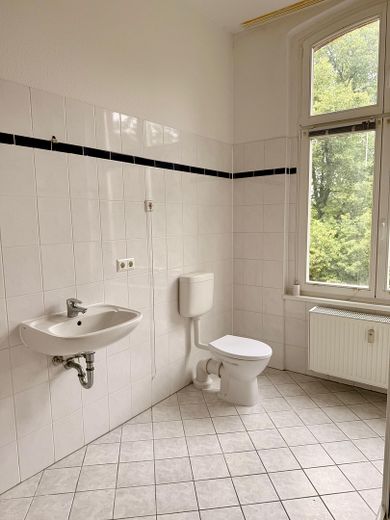 Helle, großzügig geschnittene 2-Zimmer-Wohnung – Bad