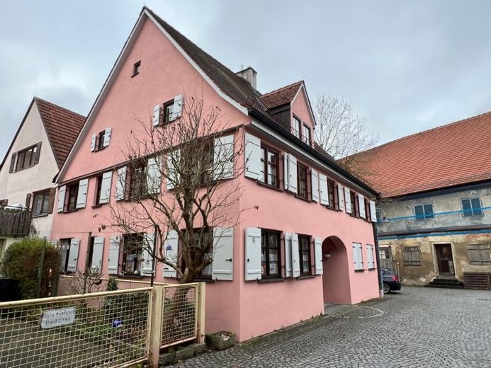 Dreifamilienhaus – Attraktive Kapitalanlage mit stabilen Mieteinnahmen – Foto 1