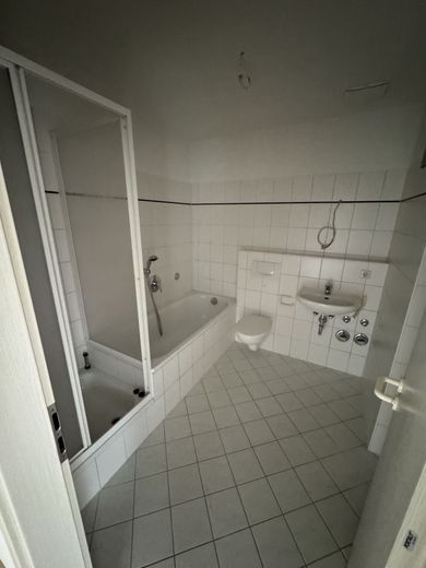 Bad mit Dusche u.Wanne