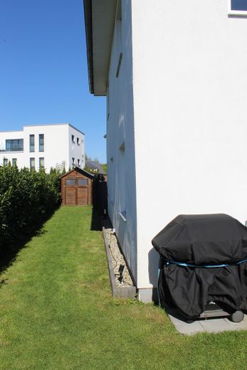 Blick zum Geräteschuppen