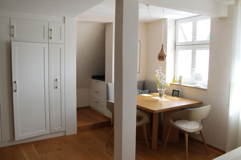 Appartement ancien en duplex élégant et exclusif dans la vieille ville, avec ascenseur et balcon – Esszimmer