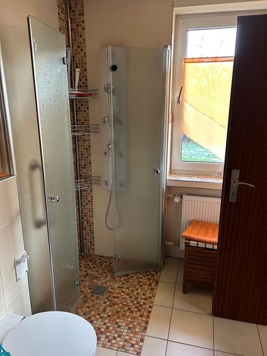 Se vende casa unifamiliar bien cuidada con gran parcela – Foto 12