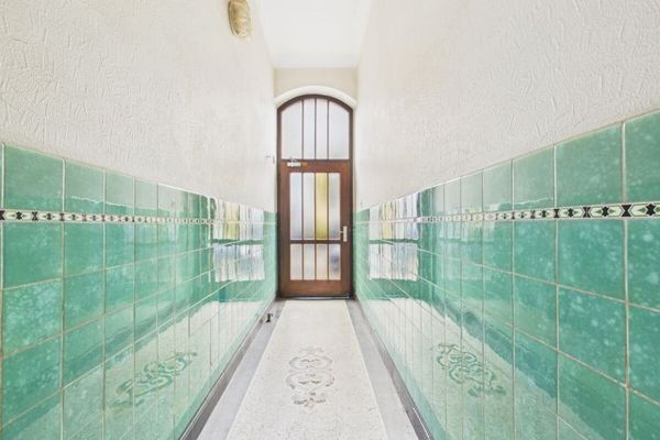 Felicidad familiar, cerca del sol y con potencial de ampliación: 3,5 habitaciones, cocina, baño + balcón