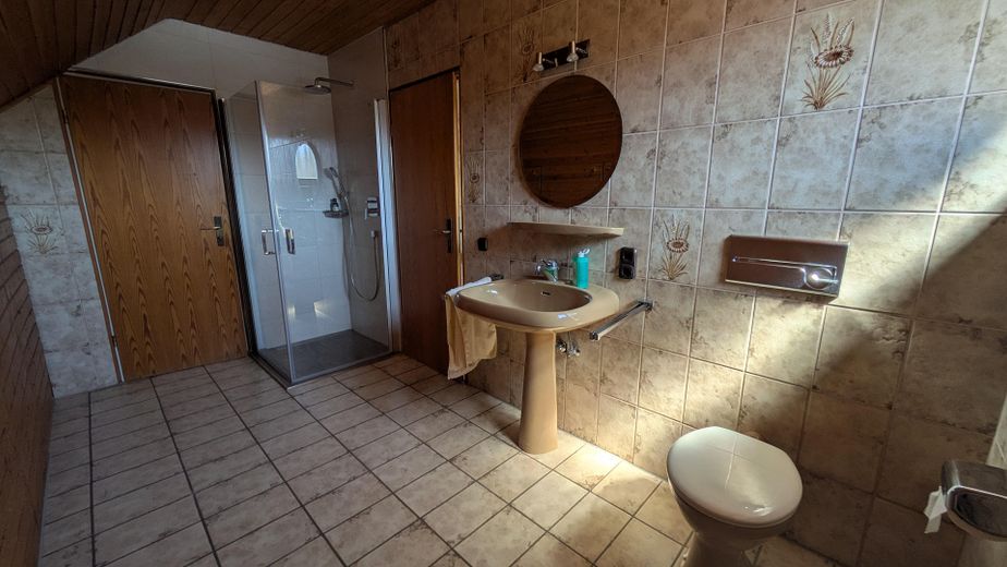 Einfamilienhaus mit Einliegerwohnung in ruhiger Wohnlage – Bad Kinder