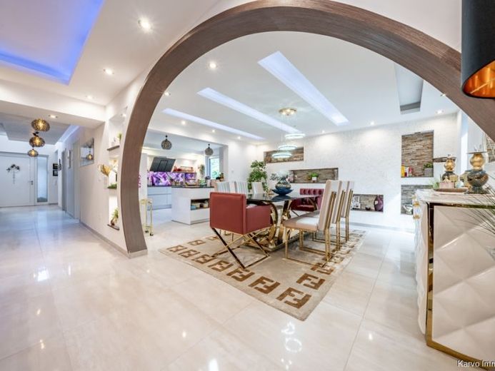 Villa urbana moderna con ca. 242m² di superficie abitabile e sei vani a Isernhagen Süd! – Foto 1