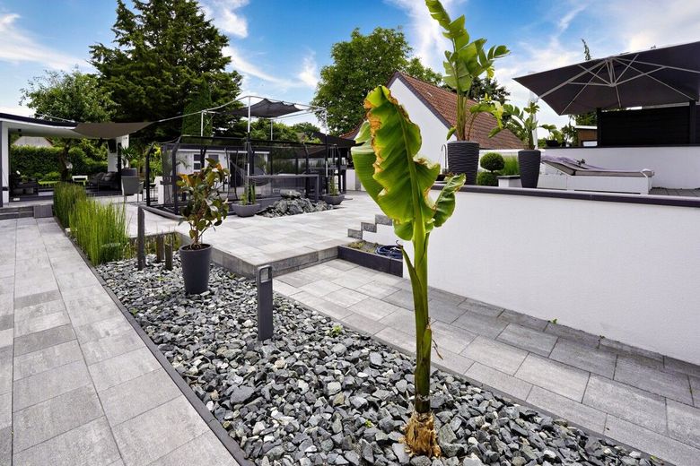 Gehobenes und kernsaniertes Einfamilienhaus mit Möglichkeit der Hinterbebauung in Schloss Ricklingen – Garten - Ansicht i