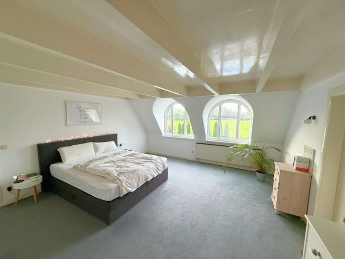 Villa esclusiva progettata da un architetto con vista libera sui prati dell’Ilmenau – Schlafzimmer
