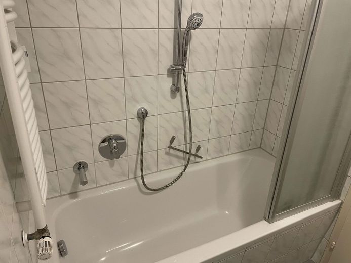 Bad mit Badewanne