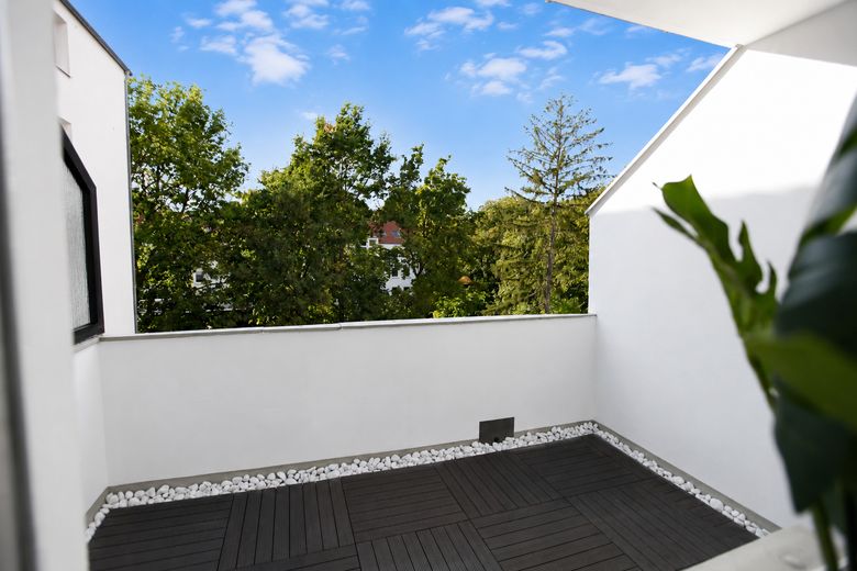 MODERNE 2-KAMERAPPARTEMENT MET BALKON + GARAGE – West-Balkon zum Innenhof