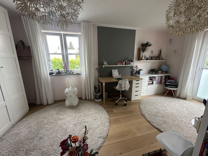Near Simmerleinplatz: As-new, bright XXL semi-detached house, upscale features, KFW70 standard, with fitted kitchen – OG Kinderzimmer 2