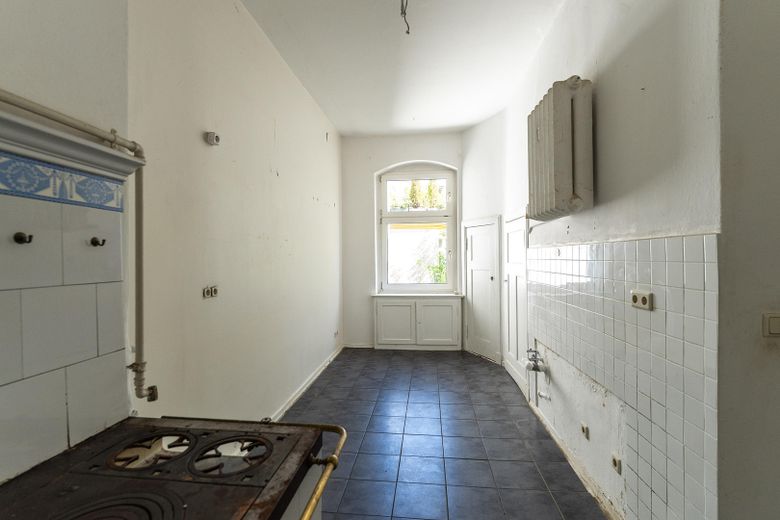 Provisionsfrei: Am Cosimaplatz in Friedenau, 2.5 Zimmer Altbau mit Balkon im 3.OG, Fernwärme – Die Küche