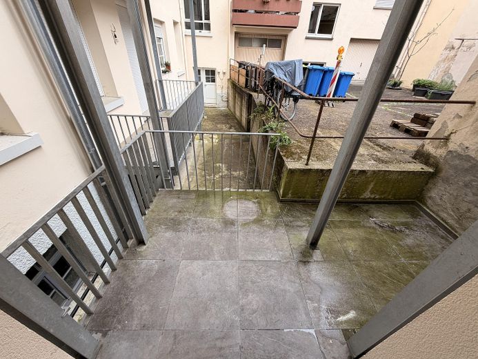 Gepflegte und Sanierte 2,5-Zimmer Wohnung im EG in Pforzheim inkl. EBK und Fußbodenheizung – Balkon