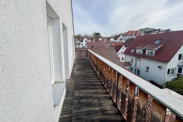 Helle und großzügige 3,5-Zimmer Maisonettewohnung mit EBK und Balkon!