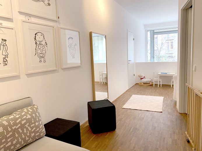 Townhouse-Wohnung Neckarstadt-Ost / Terrasse und Gartennutzung / 2 Balkone / Perfekt für Familien – Flur 1.OG