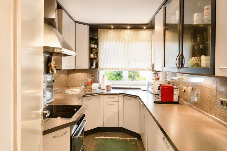 Elegante 3 - 4 Zi Maisonette mit Galerie mitten in Königstein – Küche