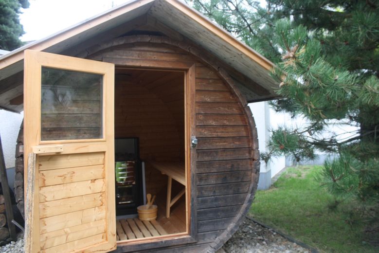 Ексклюзивна, безбар’єрна квартира у найкращому місці – Holzbeheizte Fass-Sauna
