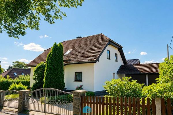 Ein Haus zum Verlieben – sonnig, freistehend und mit tollem Grundstück!